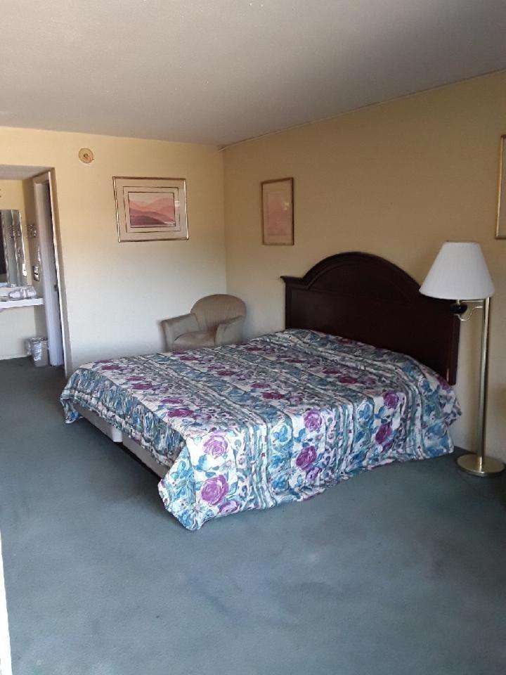 Regency Inn Fayetteville/Fort Bragg Exterior foto